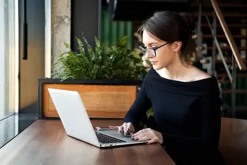 Modelos de currículo básico para baixar e formatar