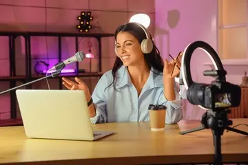 Currículo de blogueiro com modelo e guia