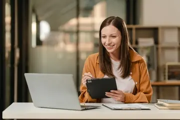 Como e onde entregar currículo: pessoalmente e online