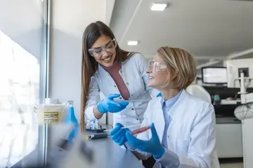 Currículo de físico: modelo e guia para escrever