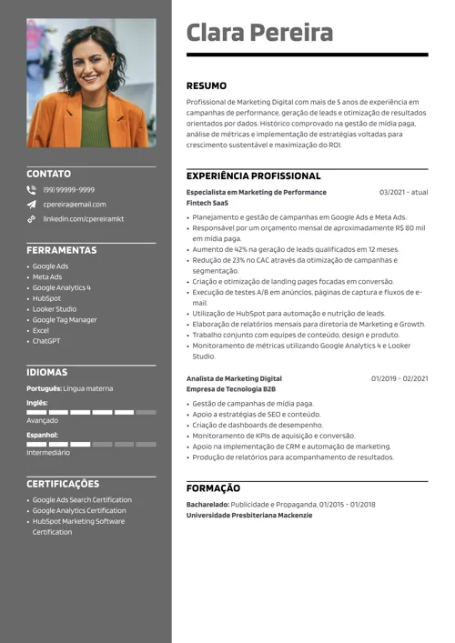 comparação de CV manual e currículo online da LiveCareer