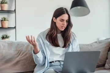 1 em cada 4 candidatos já deixou um recrutador sem resposta