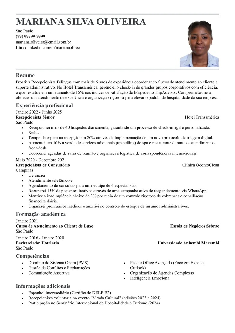 Currículo minimalista com modelo clássico