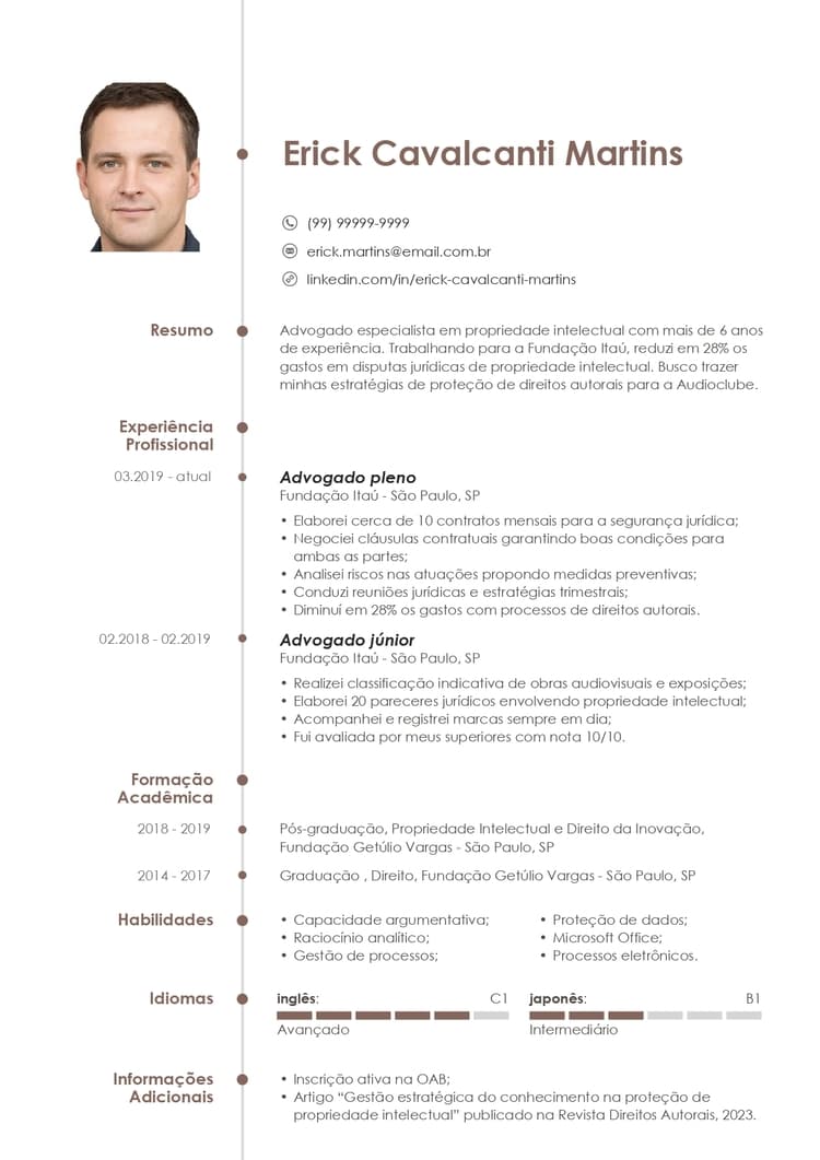 Modelo de CV profissional com linha do tempo